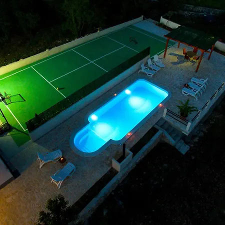 In Opanci Mit Beheiztem Pool- Parkplatz By Interhome Vikendica Lovrec