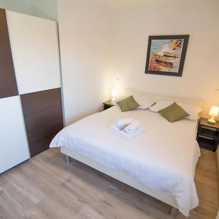 In Opanci Mit Beheiztem Pool- Parkplatz By Interhome Vikendica *