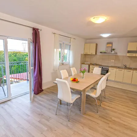 In Opanci Mit Beheiztem Pool- Parkplatz By Interhome Vikendica Lovrec